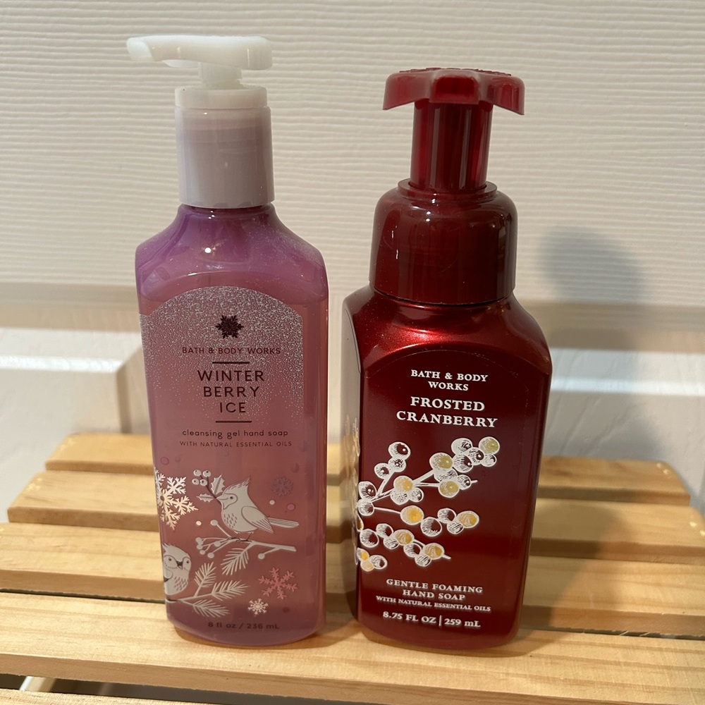 Lot Of 2 Bath & Body Works Foaming &Cleansing Gel Hand Soaps Cranberry Berry Ice
